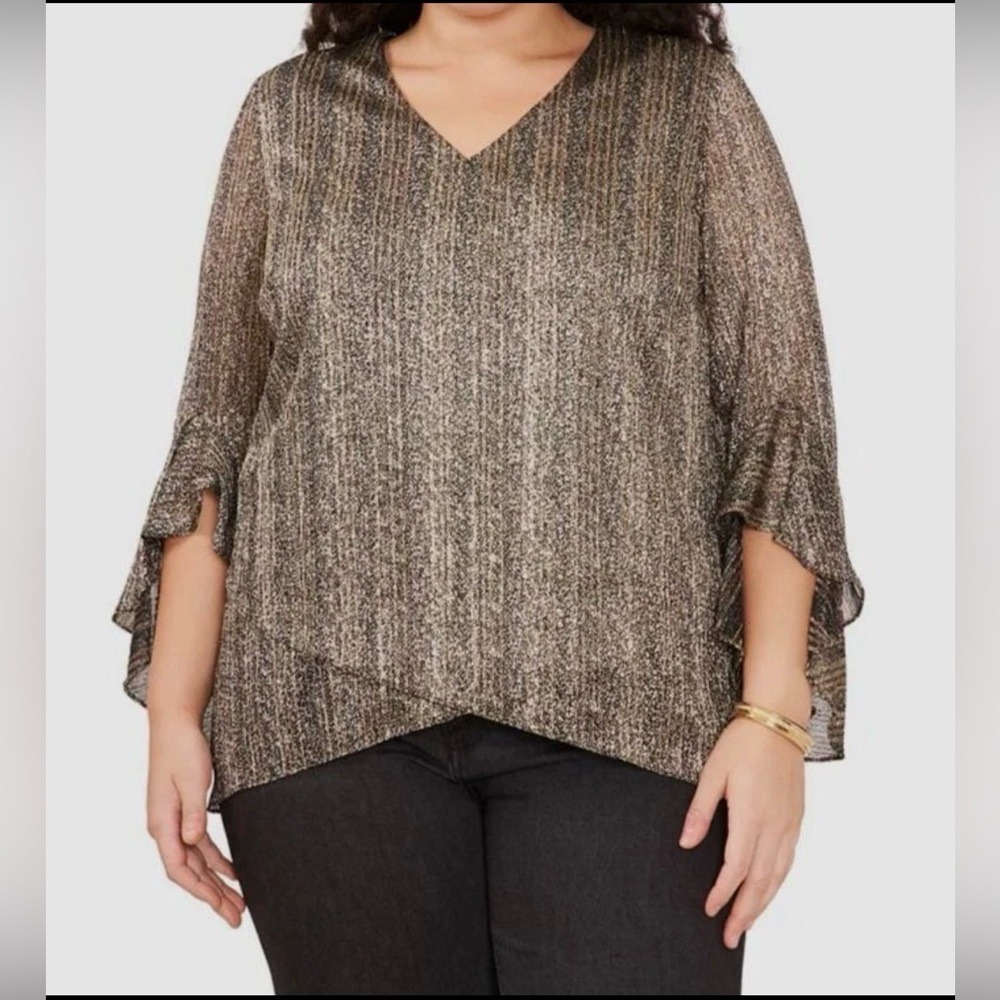 Vince‎ Camuto "Sleigh All Day" Metallic Top 🎉